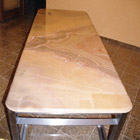 Interiér - Kamenný stůl